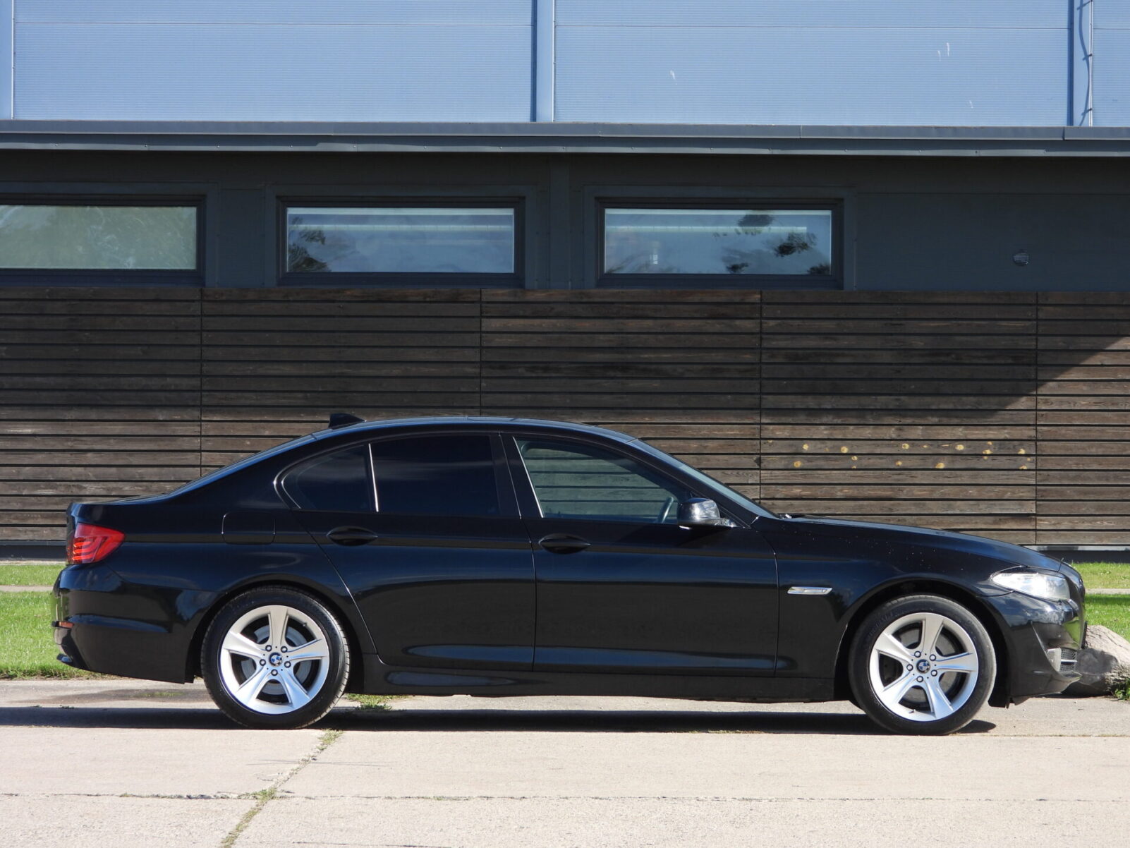 BMW 530