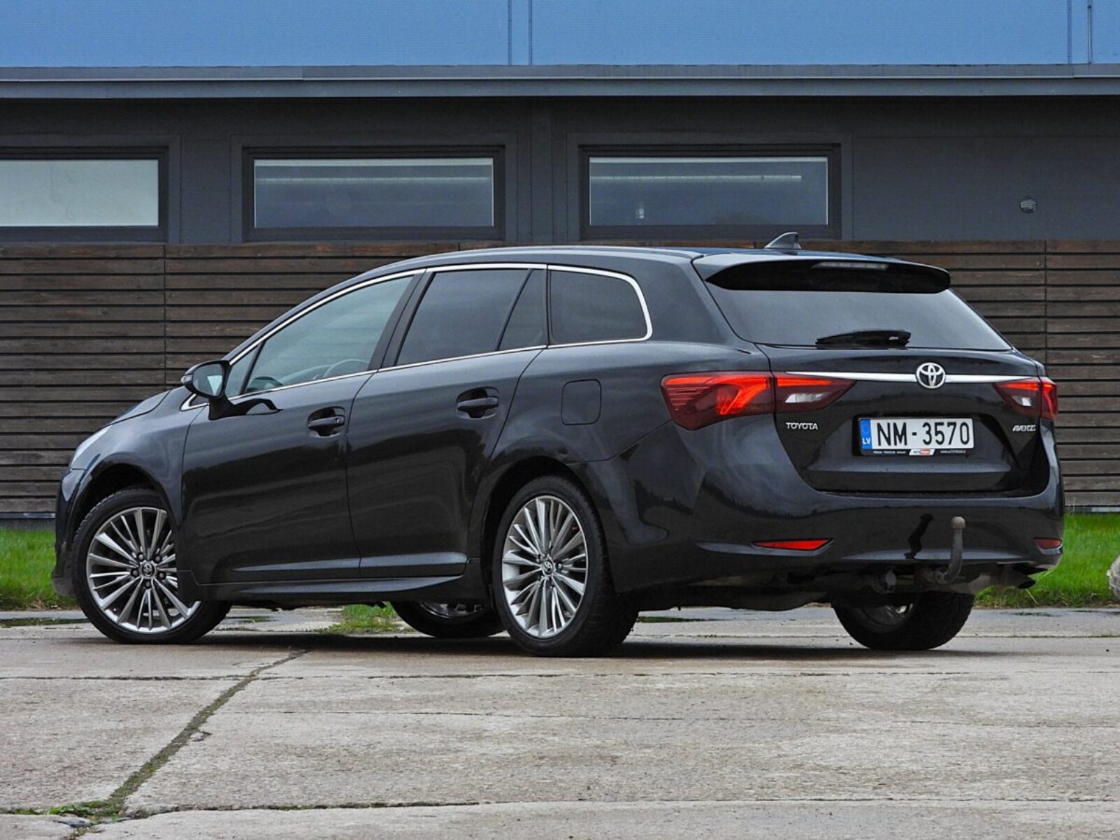 TOYOTA AVENSIS