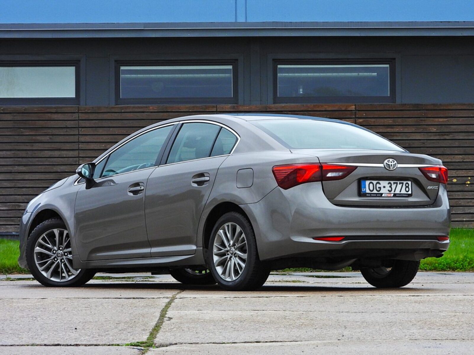 TOYOTA AVENSIS