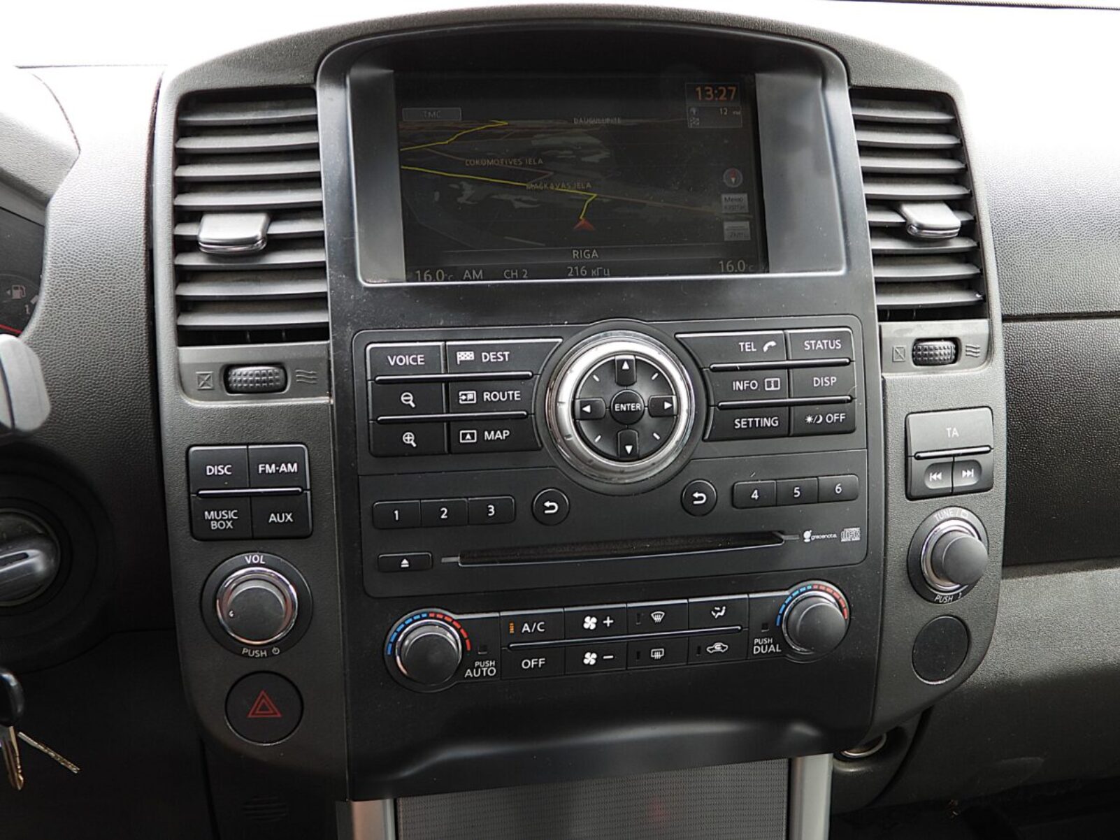NISSAN NAVARA