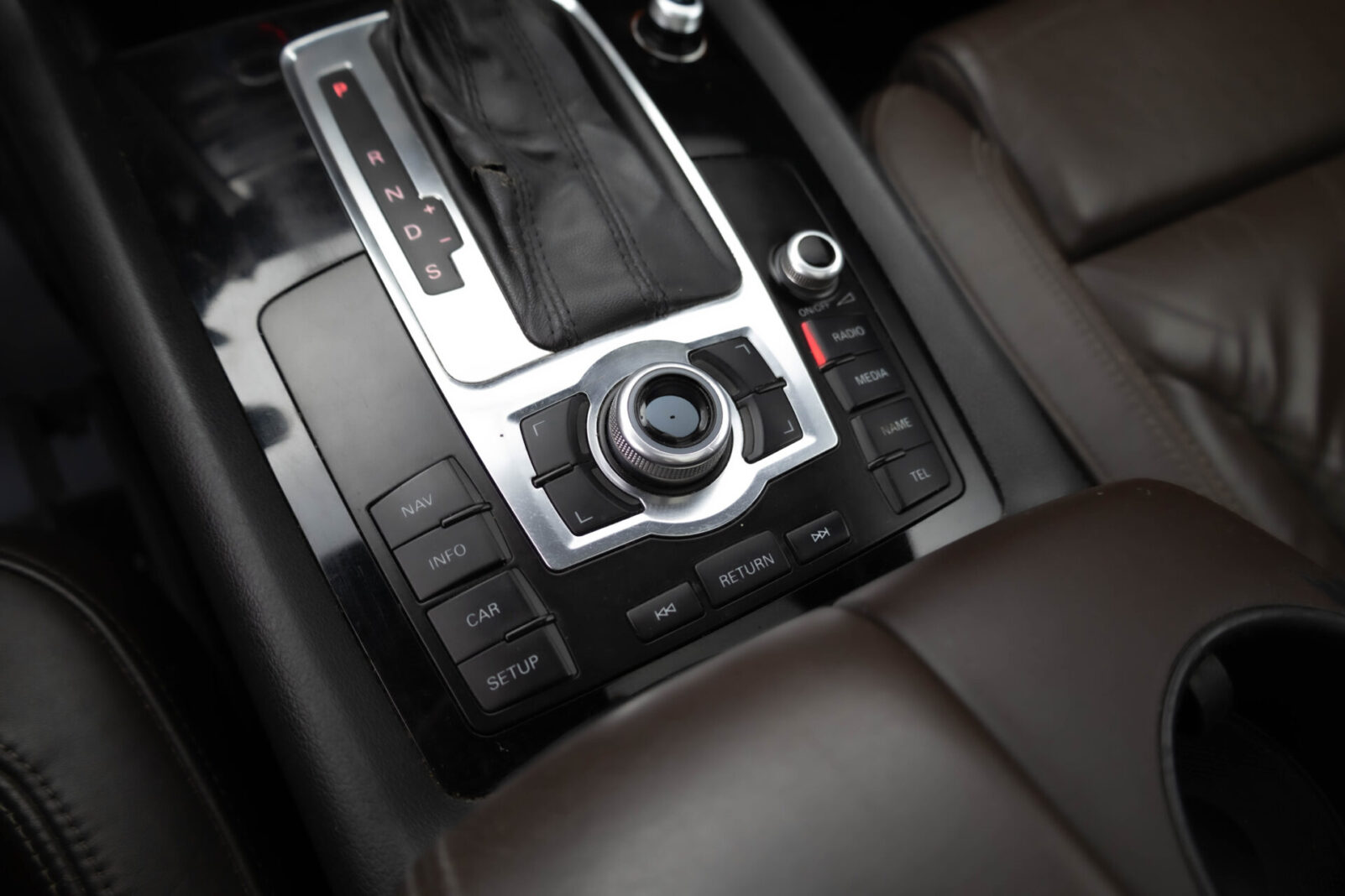 AUDI Q7 S-line