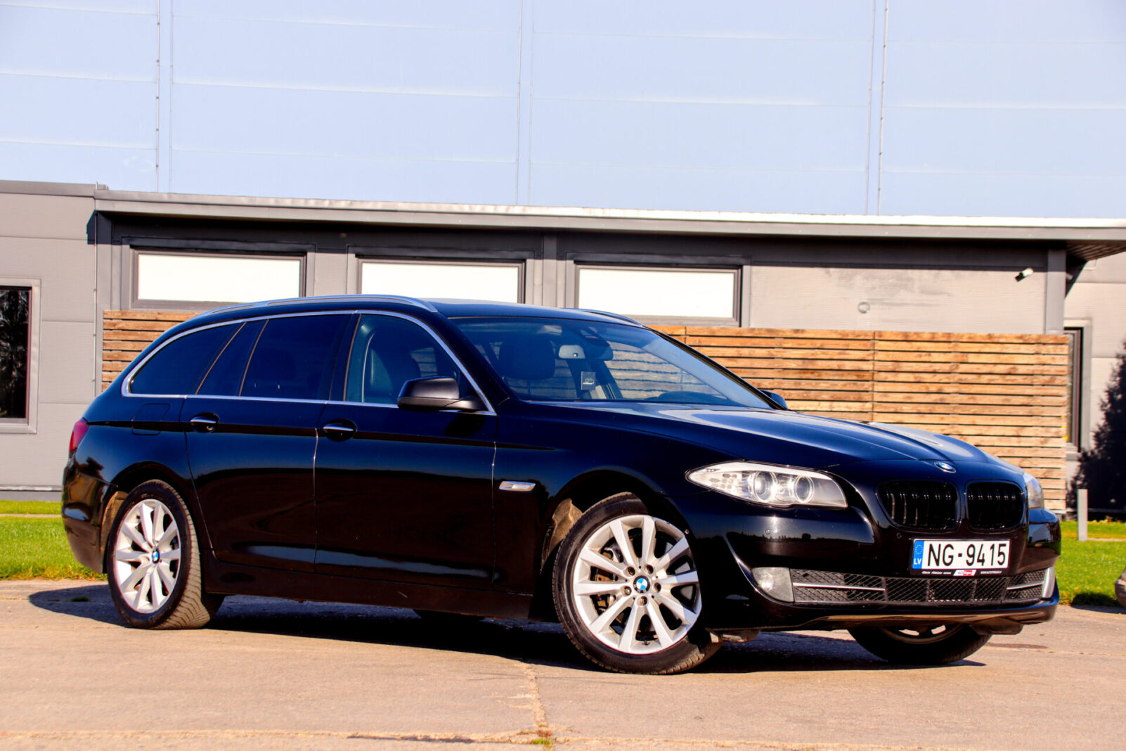 BMW 525