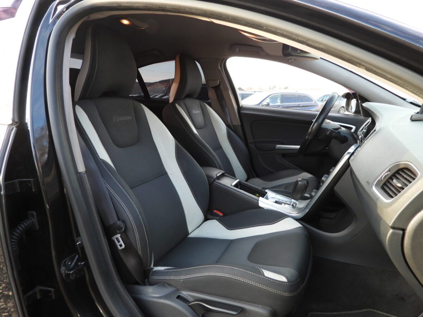 VOLVO S60 R-Design