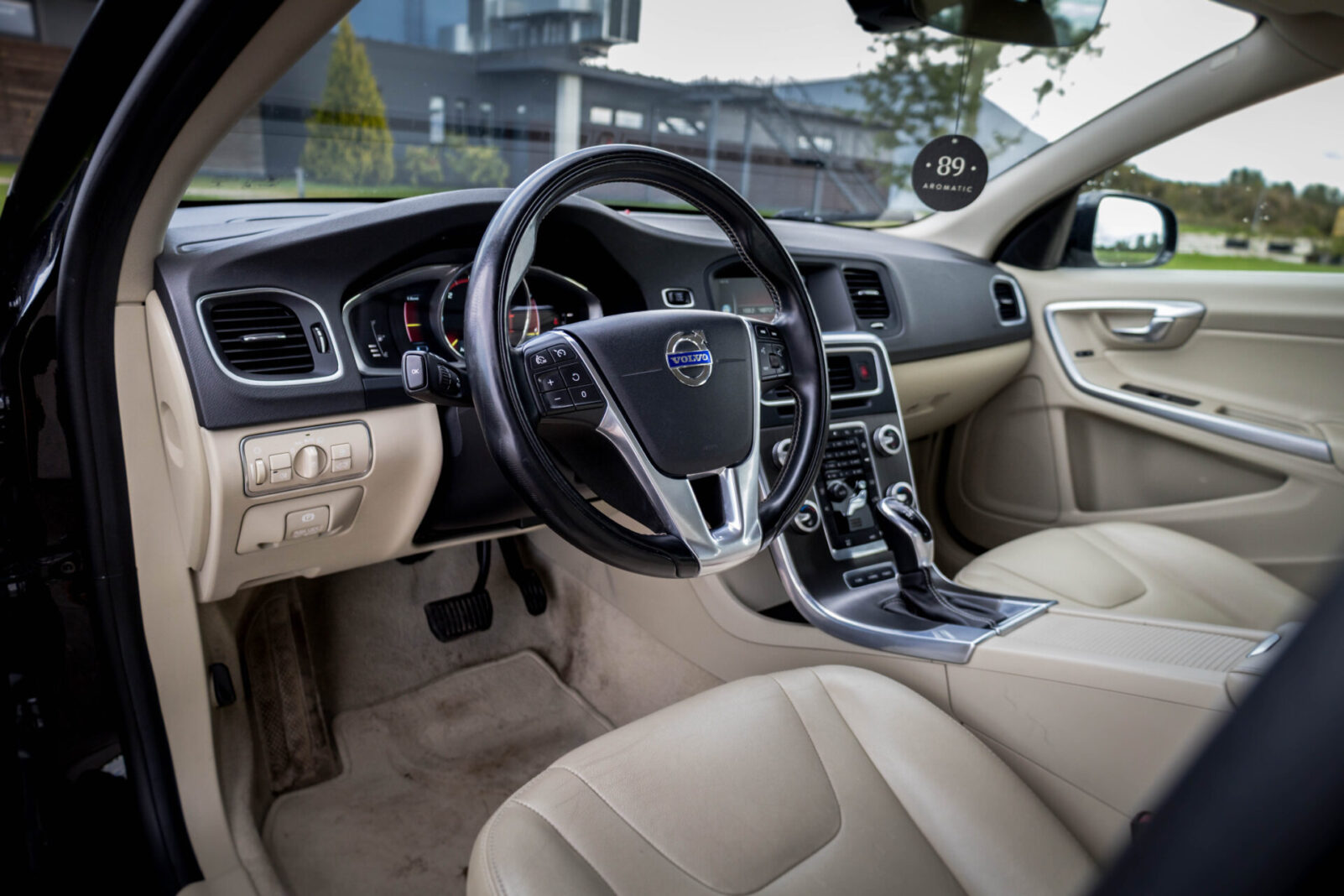 VOLVO V60 PLUG IN HYBRID
