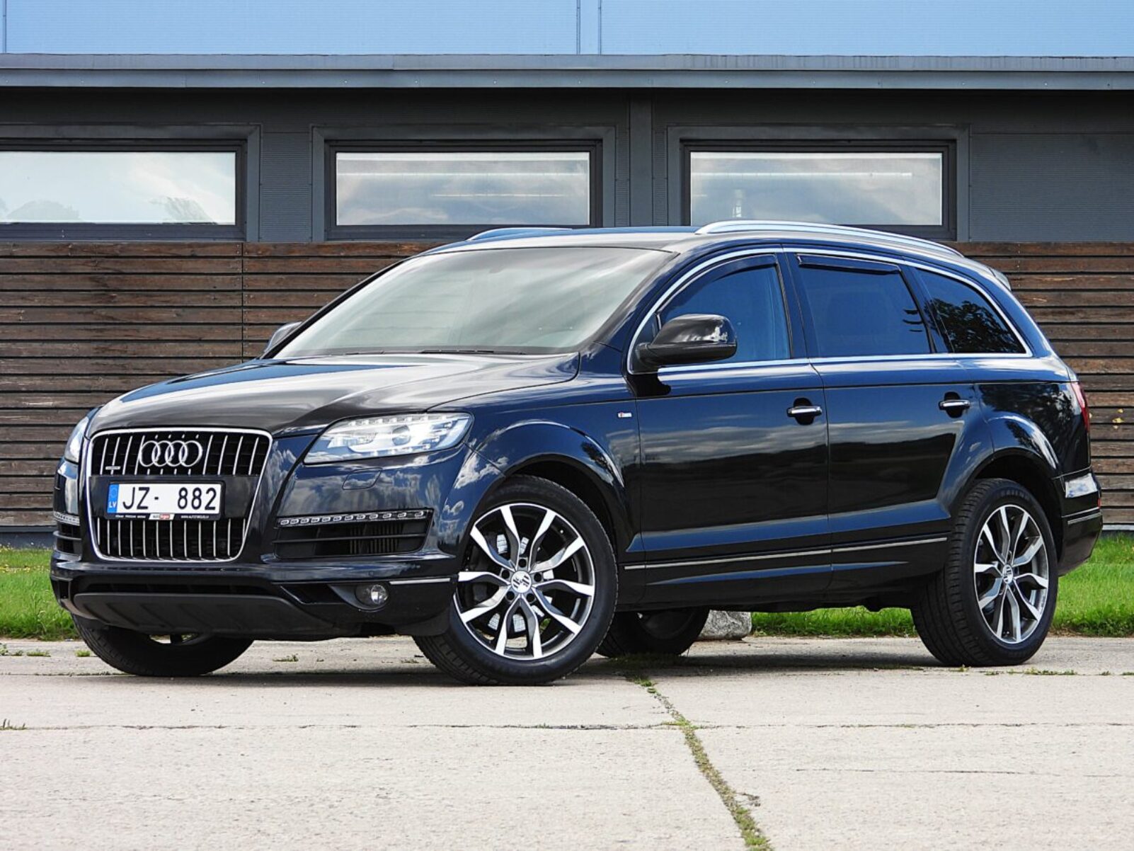 AUDI Q7 S-LINE