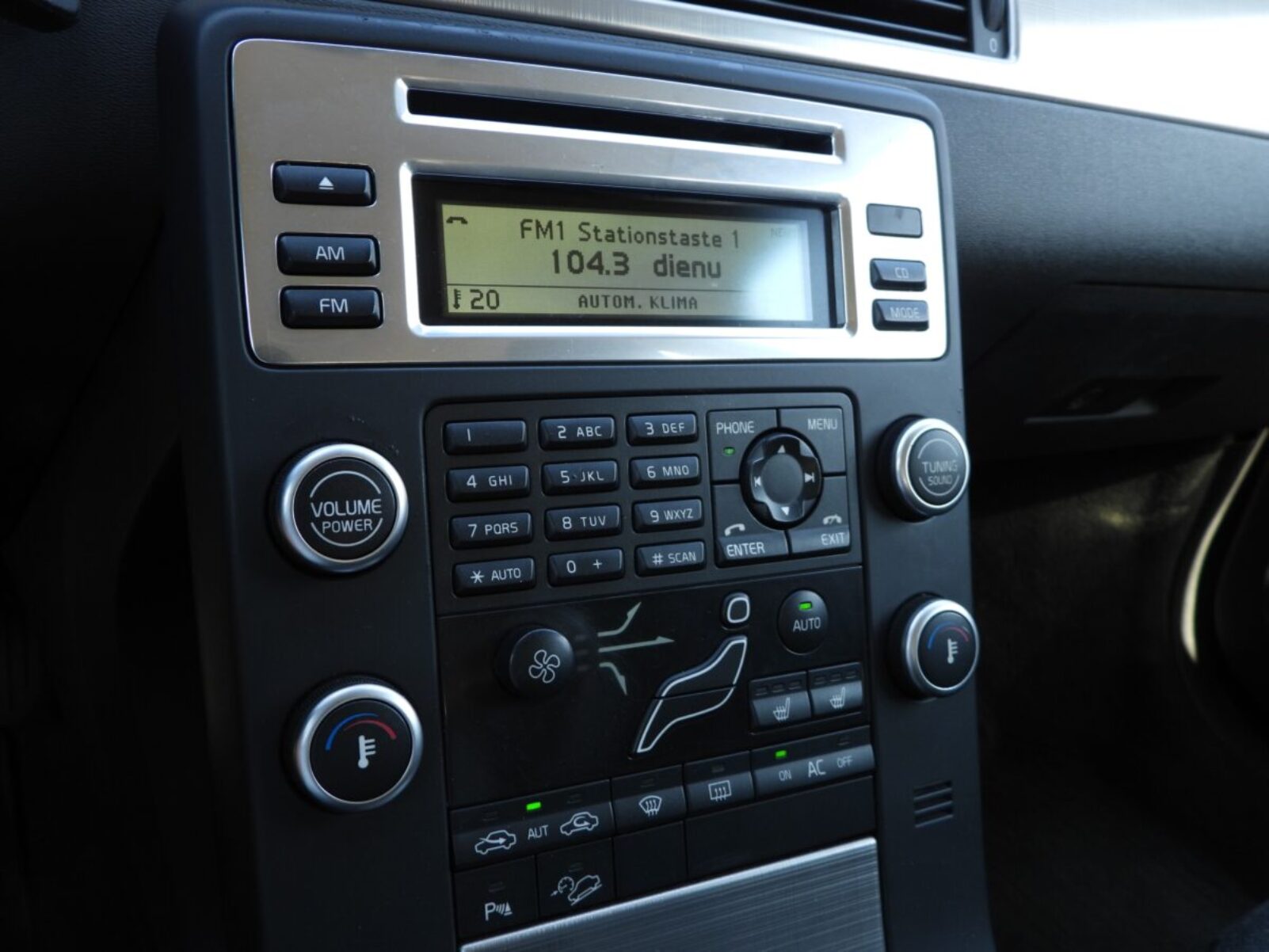 VOLVO XC70