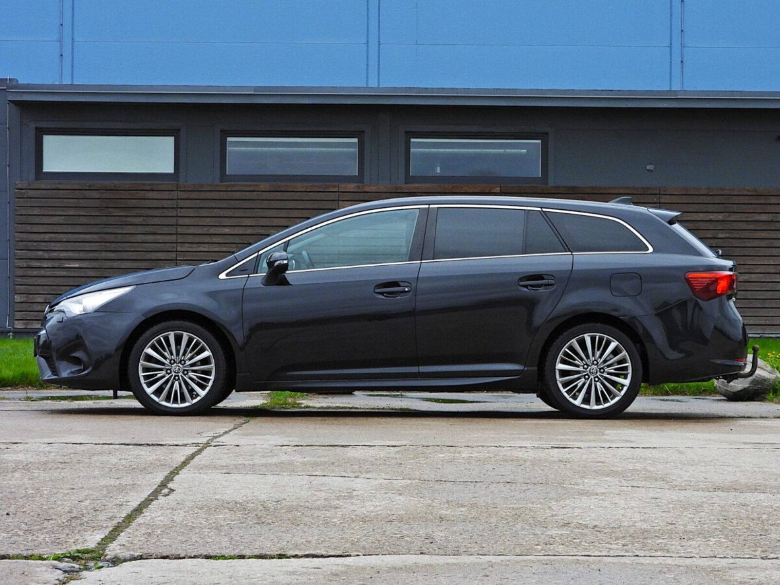 TOYOTA AVENSIS