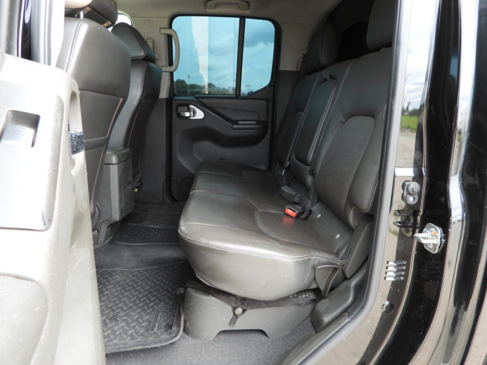 NISSAN NAVARA
