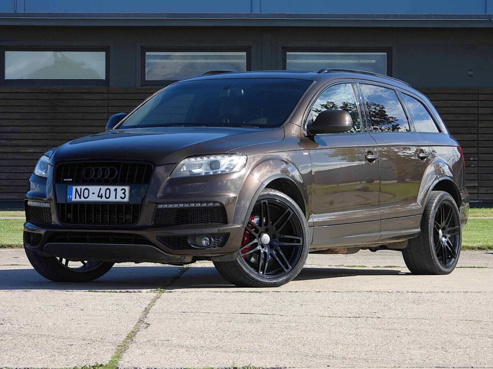 AUDI Q7 S-line