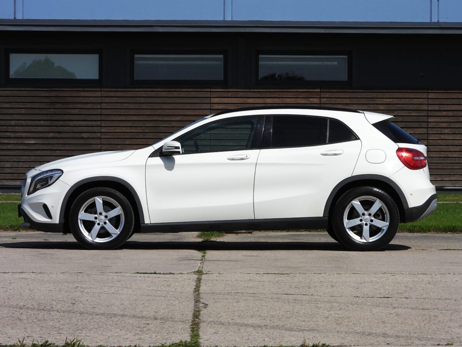 MERCEDES BENZ GLA 200