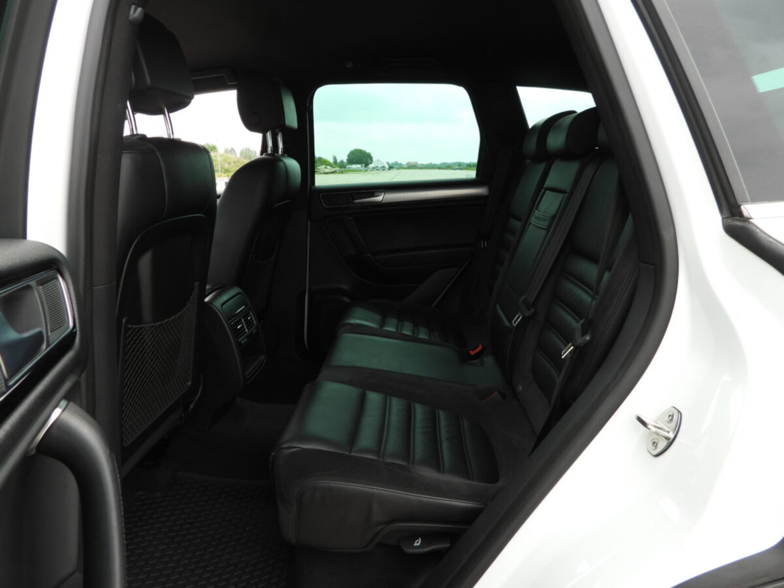 VW TOUAREG R-LINE