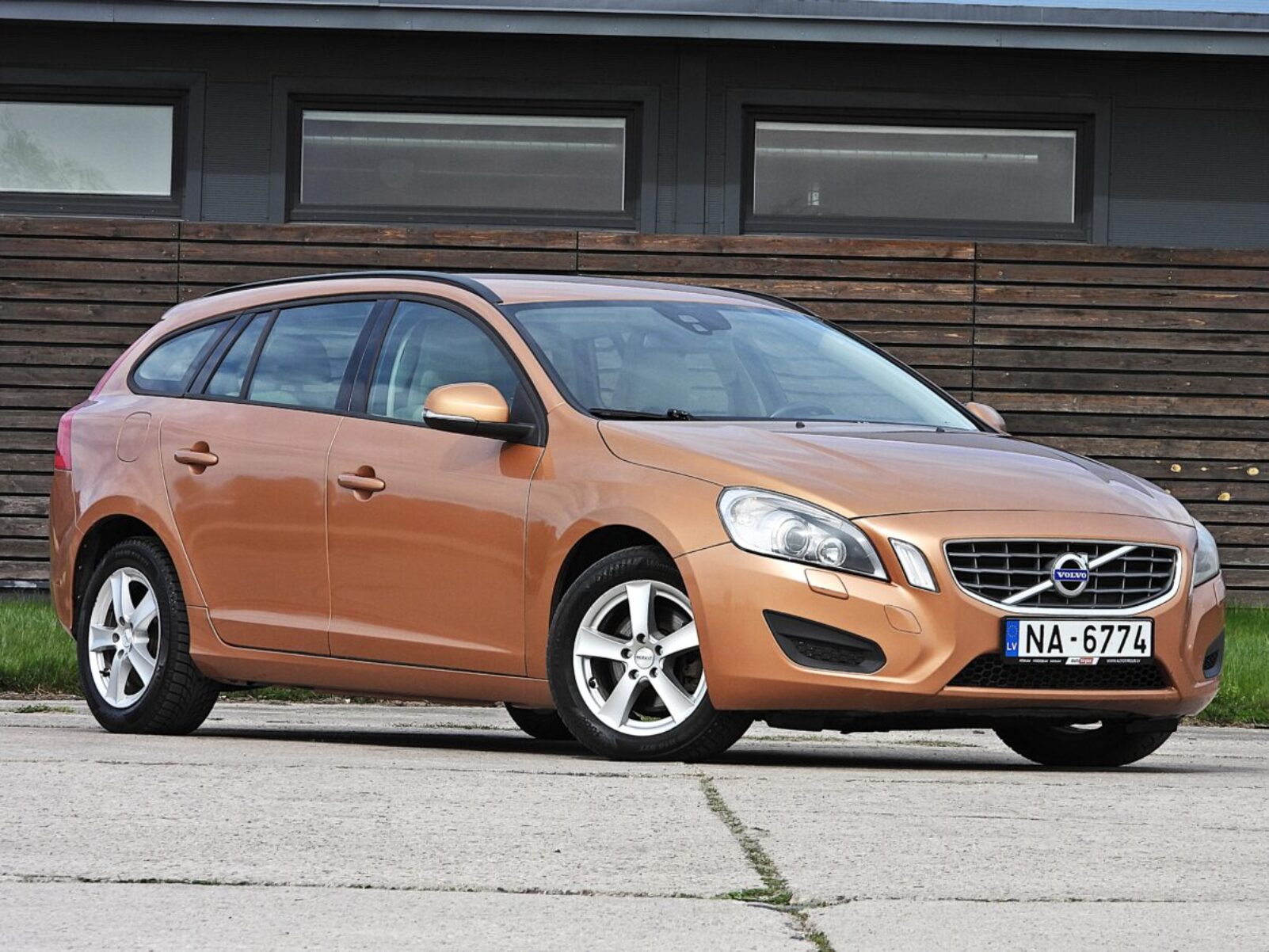 VOLVO V60