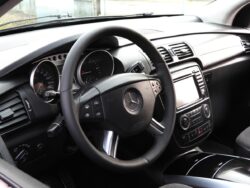 MERCEDES BENZ R320