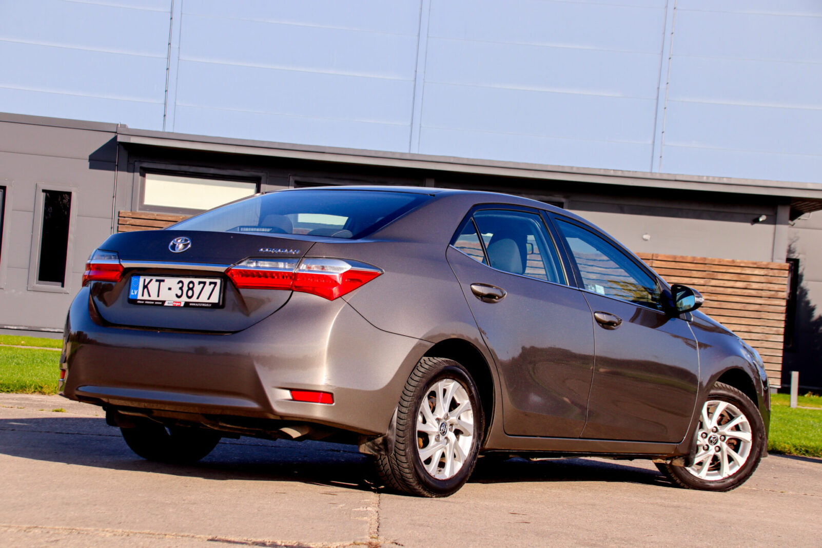 TOYOTA COROLLA
