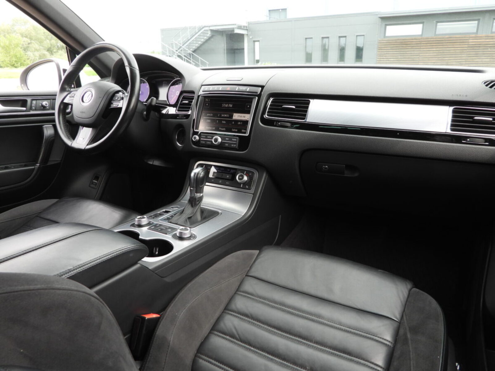 VW TOUAREG R-LINE