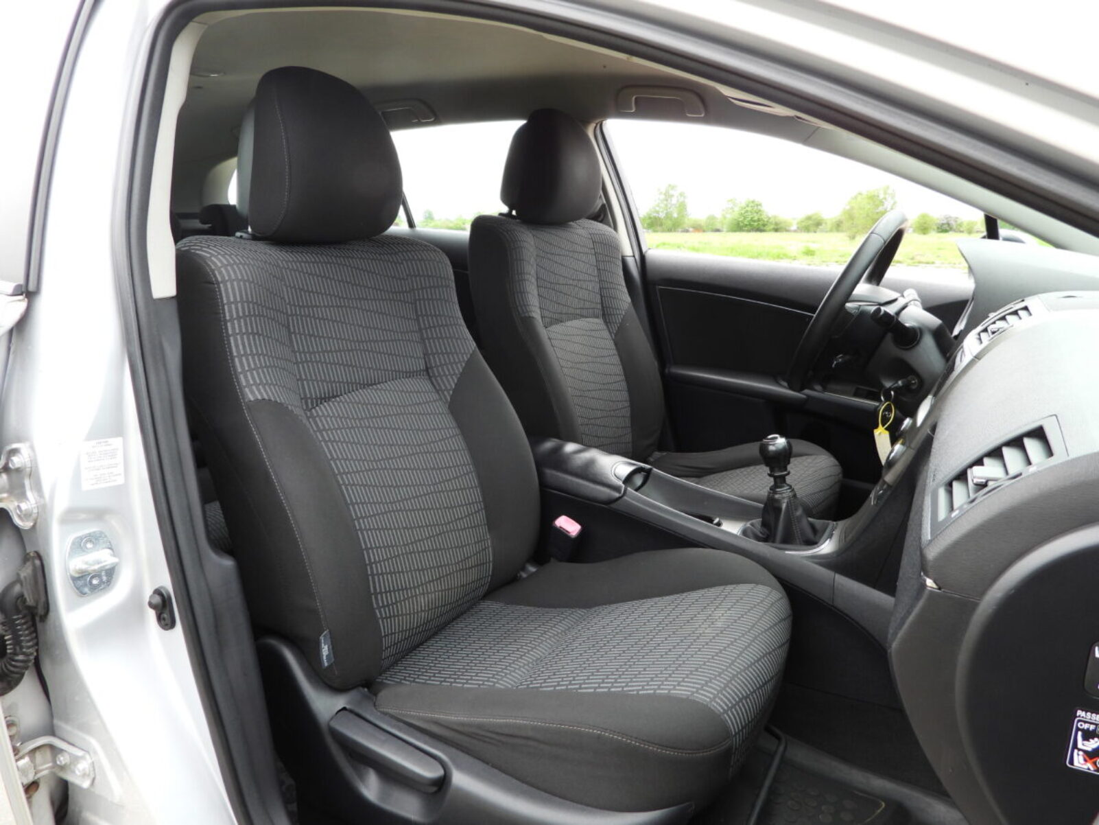 TOYOTA AVENSIS