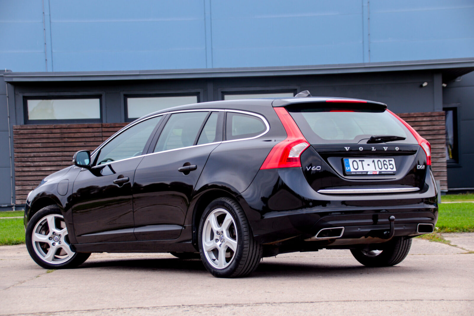 VOLVO V60 TWIN ENGINE