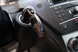 MERCEDES BENZ C320