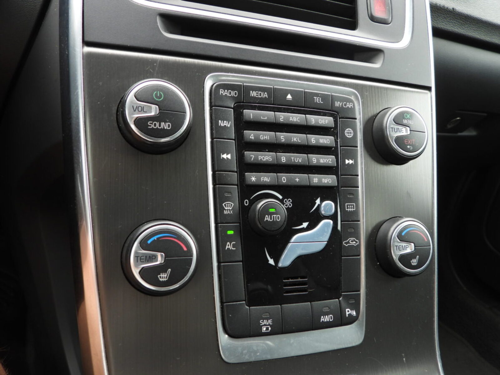 VOLVO V60 PLUG IN HYBRID