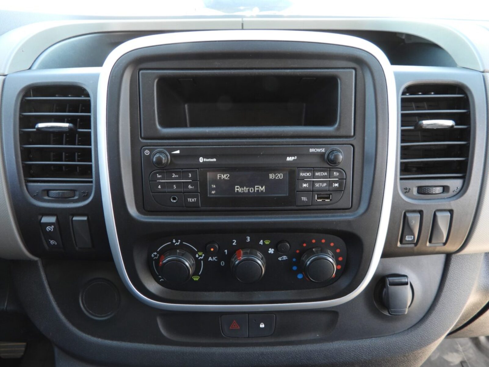 RENAULT TRAFIC
