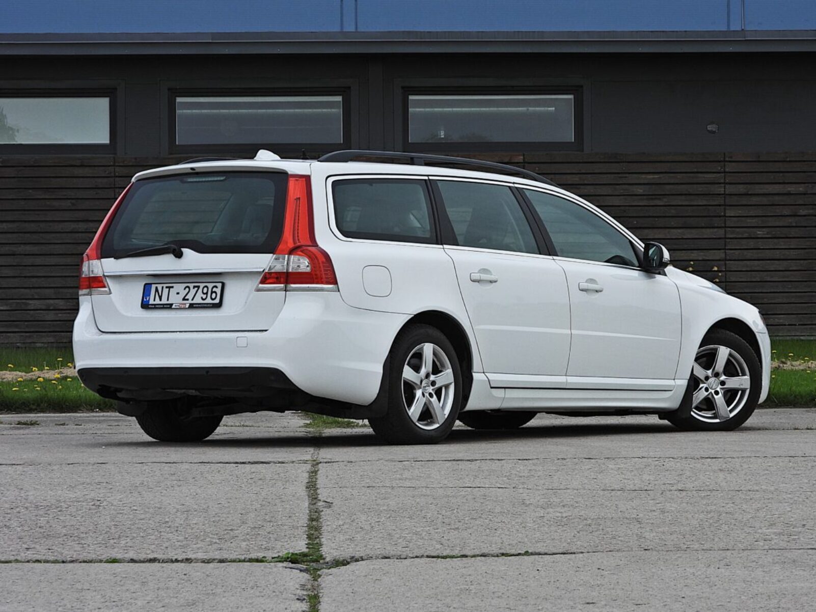 VOLVO V70