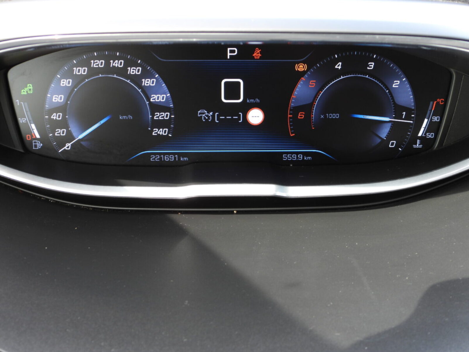PEUGEOT 5008
