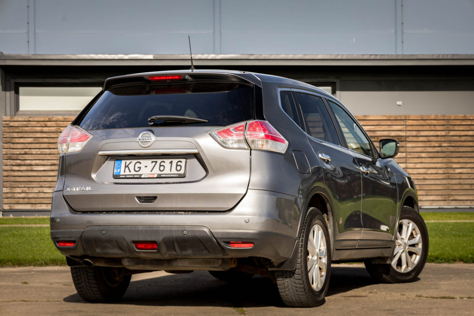 NISSAN X TRAIL