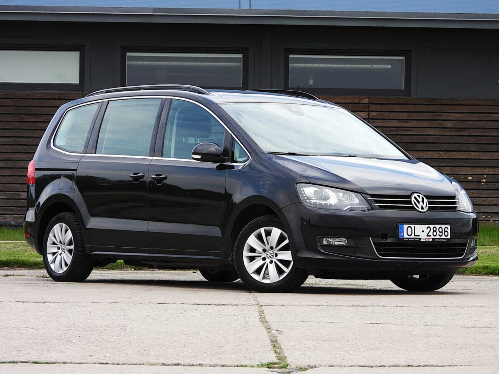 VW SHARAN