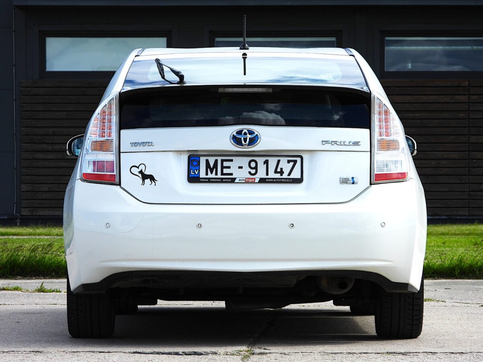 TOYOTA PRIUS