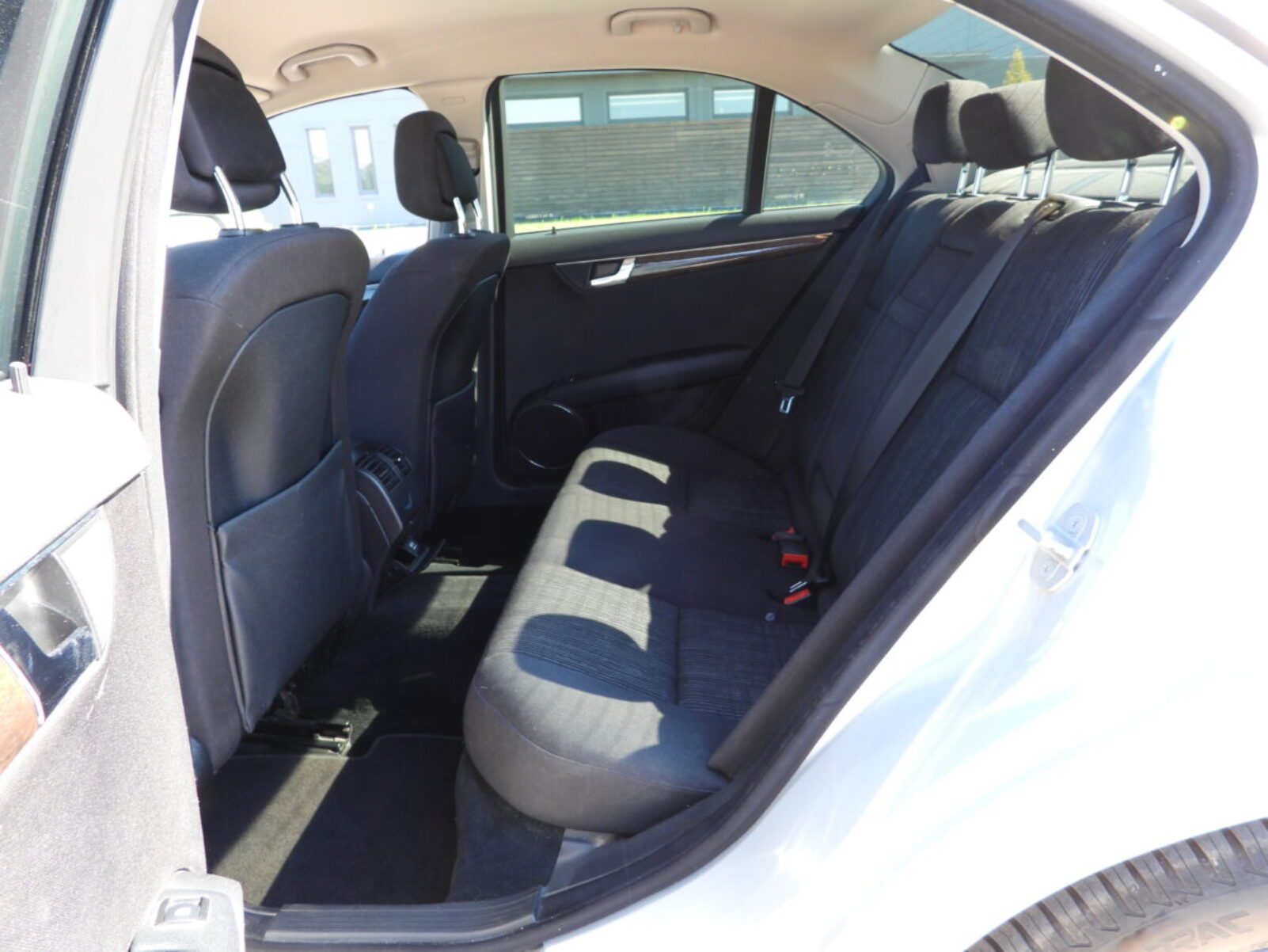 MERCEDES BENZ C220