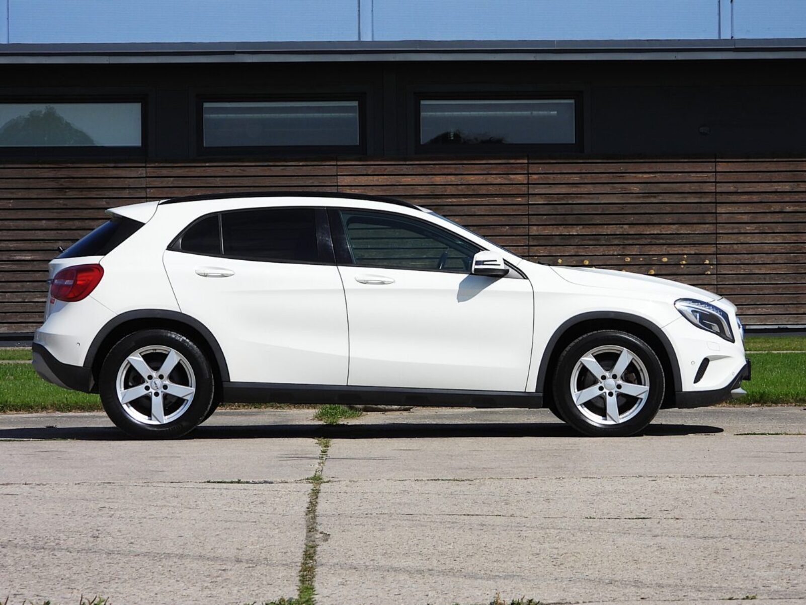 MERCEDES BENZ GLA 200