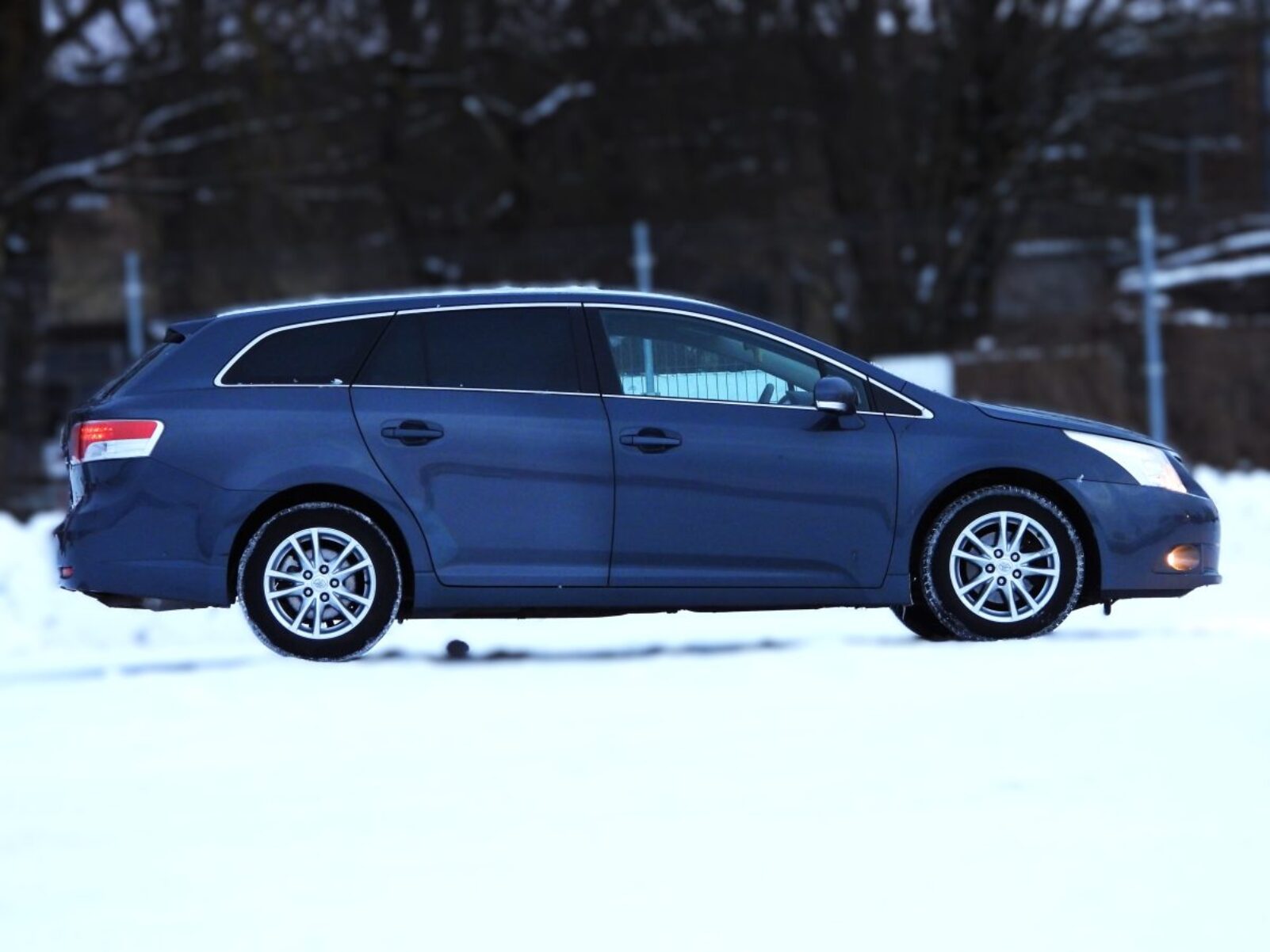 TOYOTA AVENSIS