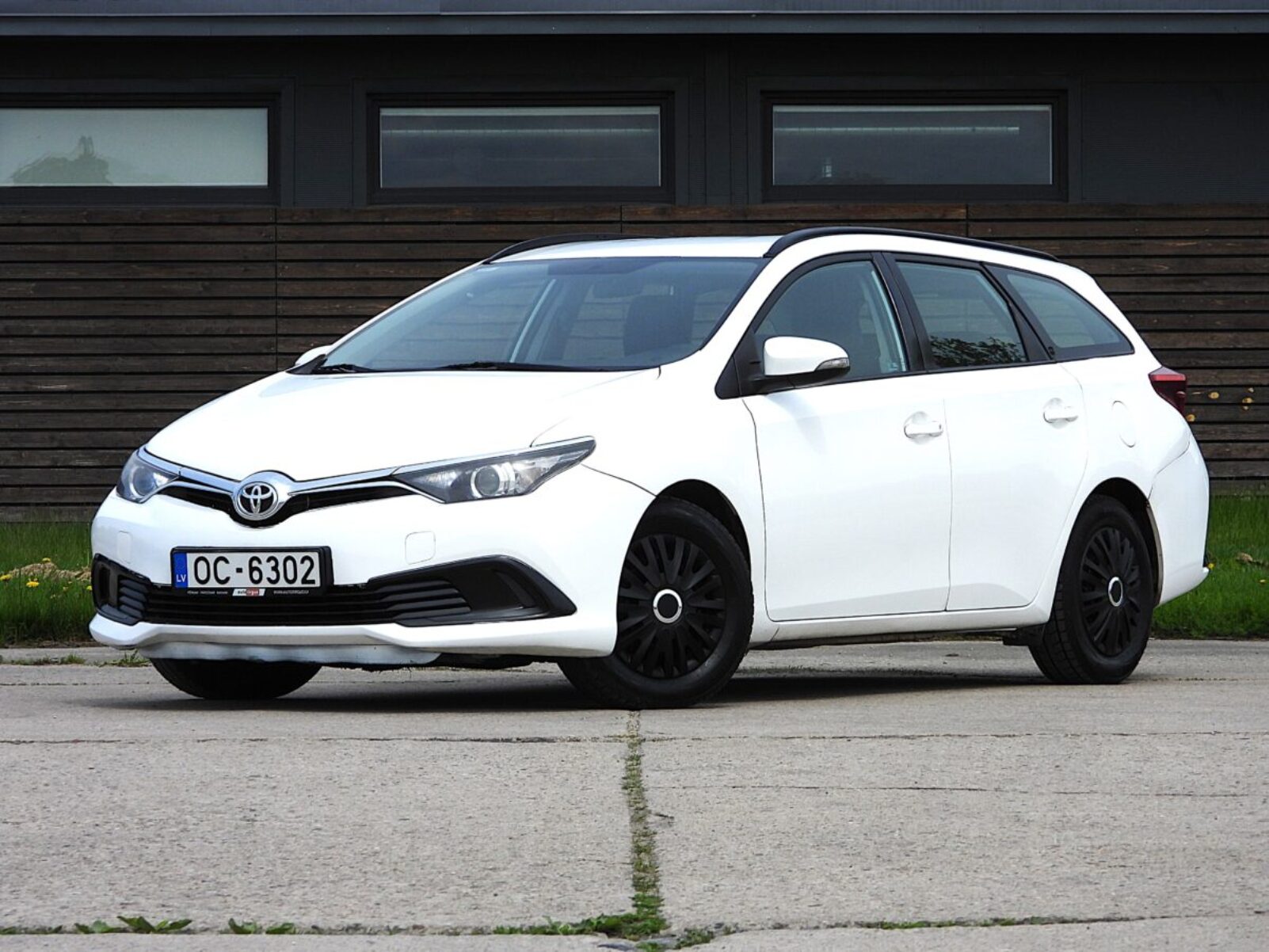 TOYOTA AURIS