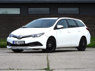 TOYOTA AURIS