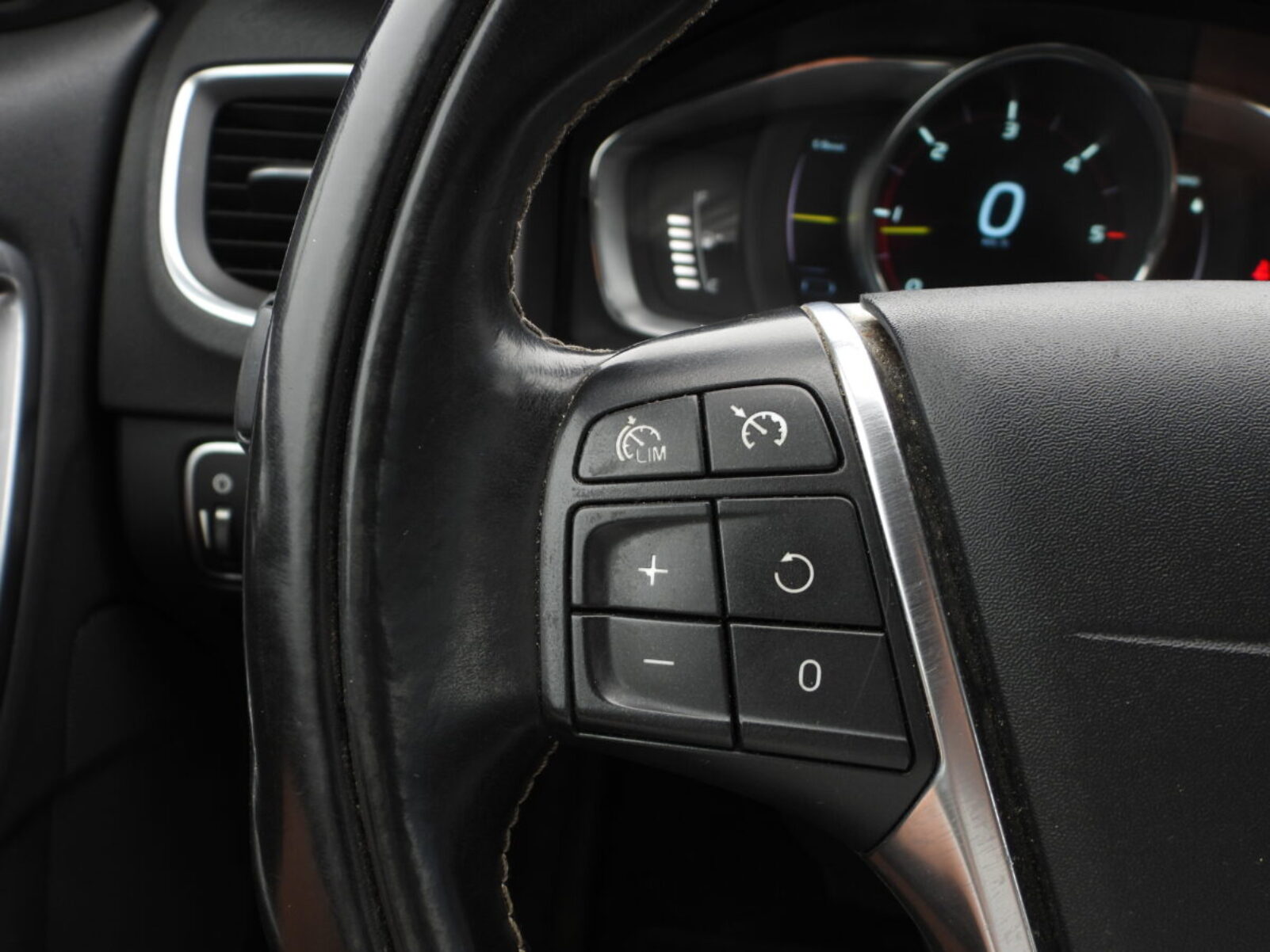 VOLVO V60 PLUG IN HYBRID