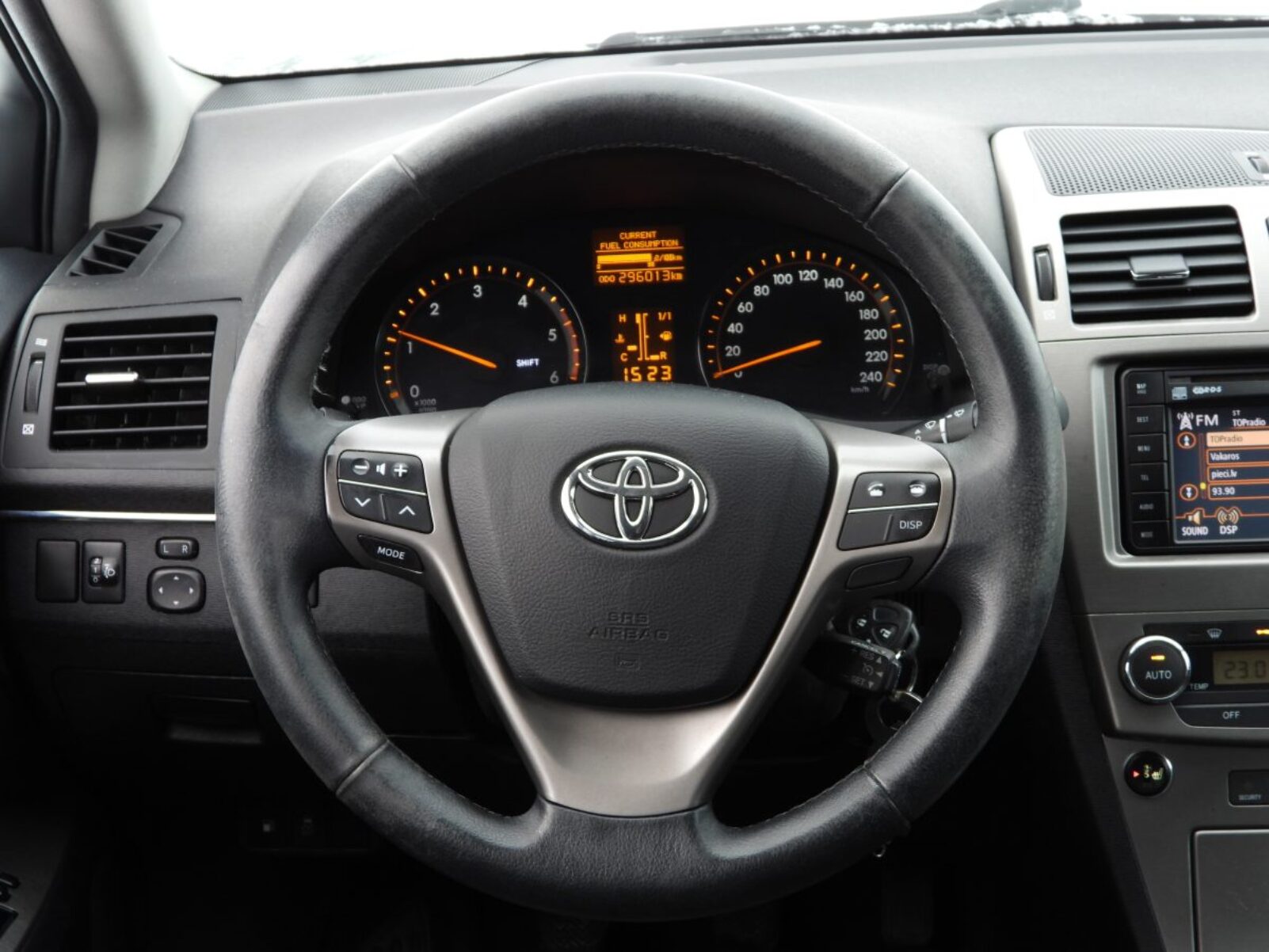 TOYOTA AVENSIS