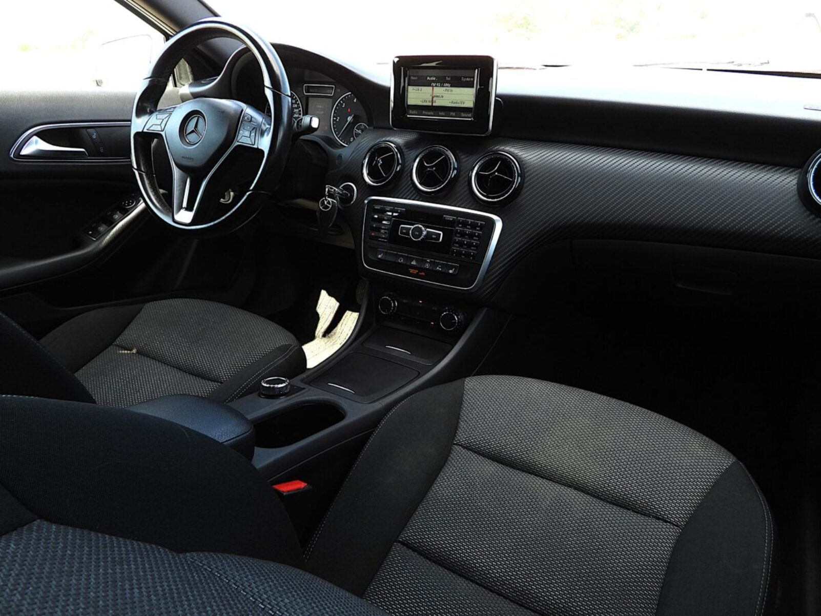 MERCEDES BENZ GLA 200