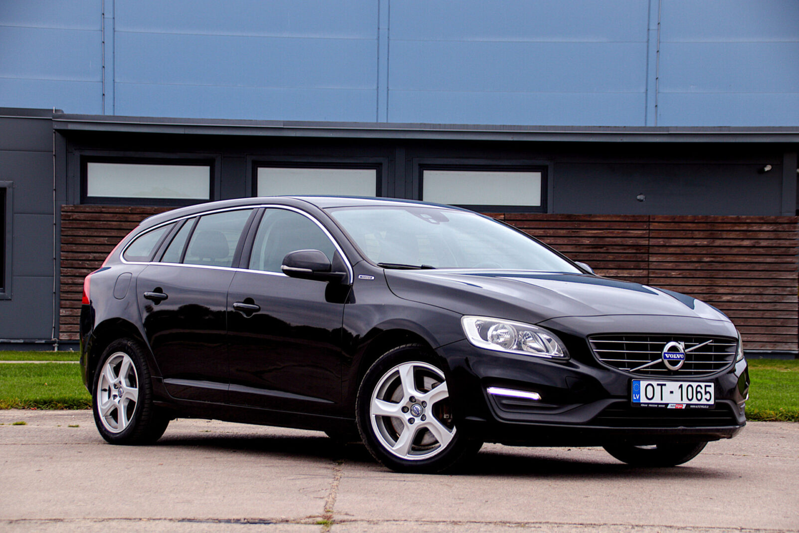 VOLVO V60 TWIN ENGINE