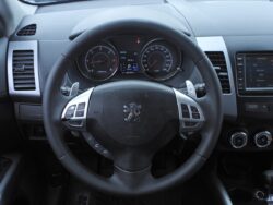 PEUGEOT 4007