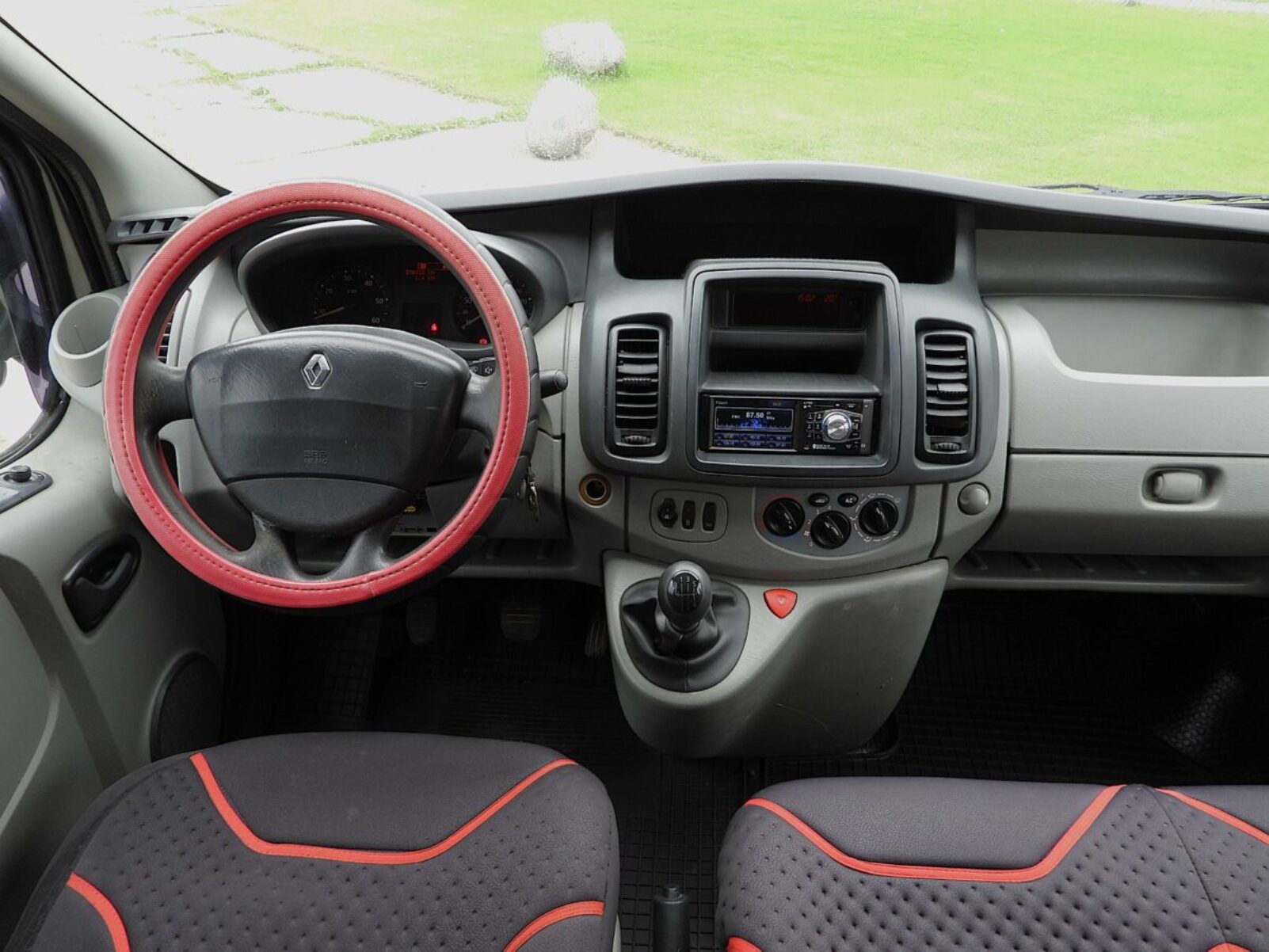 RENAULT TRAFIC