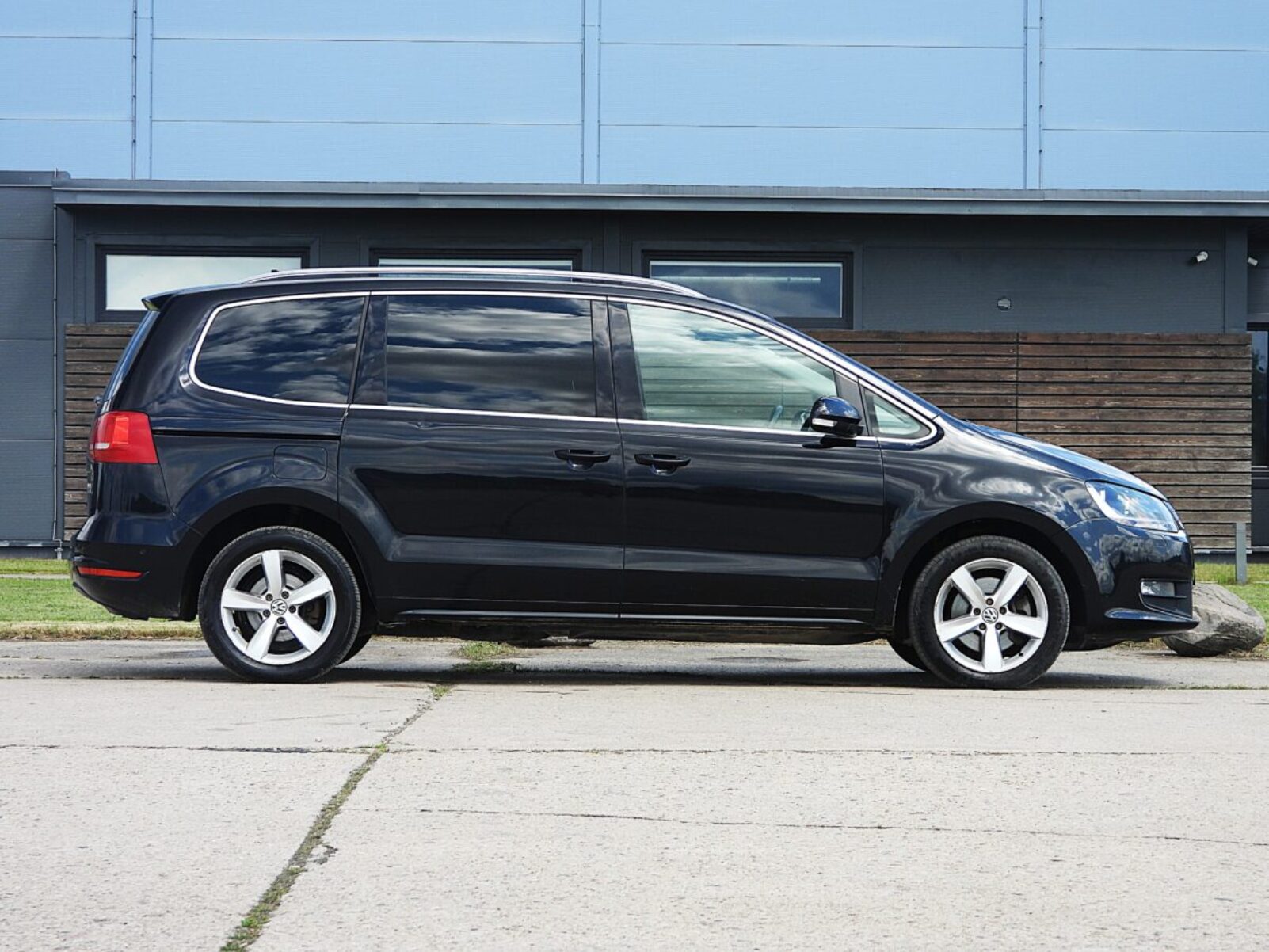 VW SHARAN