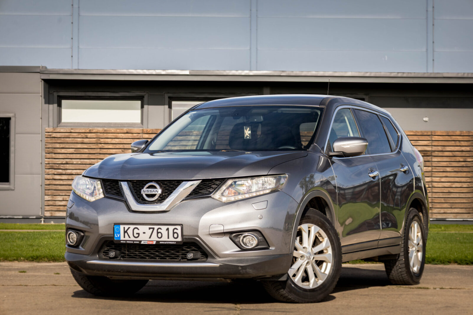 NISSAN X TRAIL