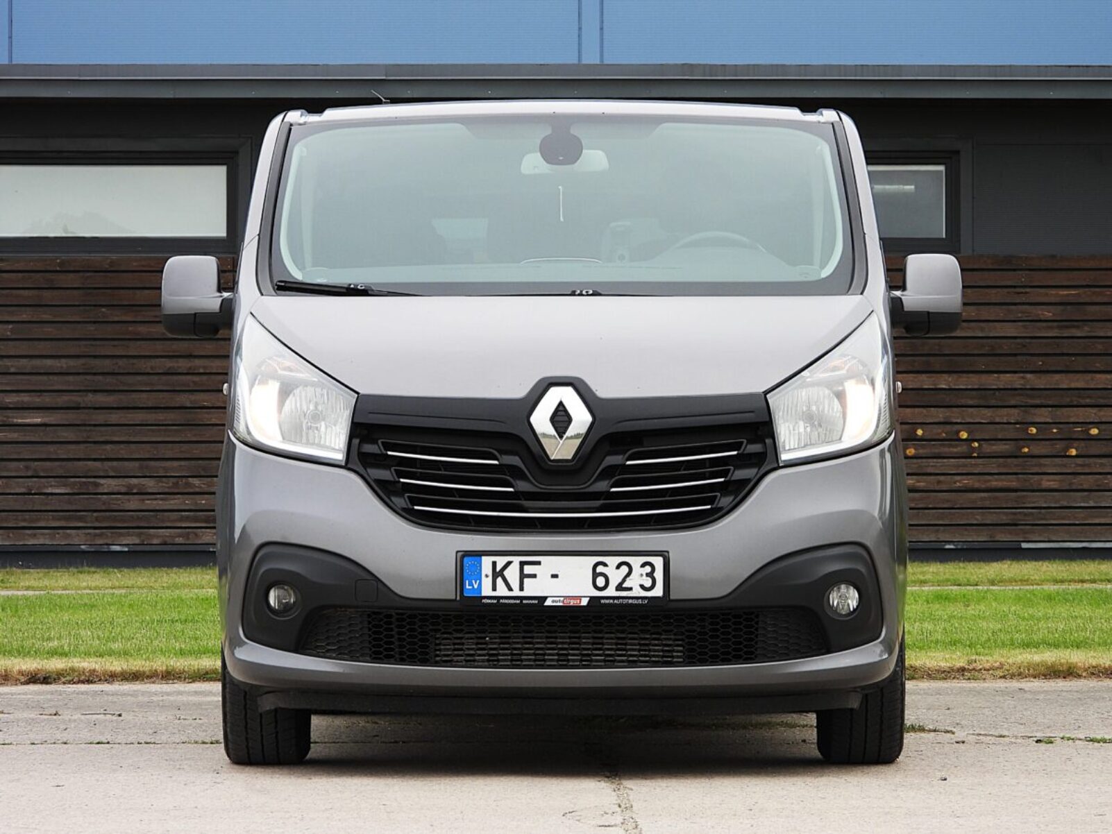 RENAULT TRAFIC