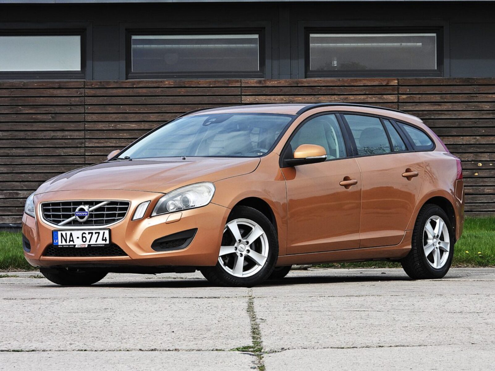 VOLVO V60