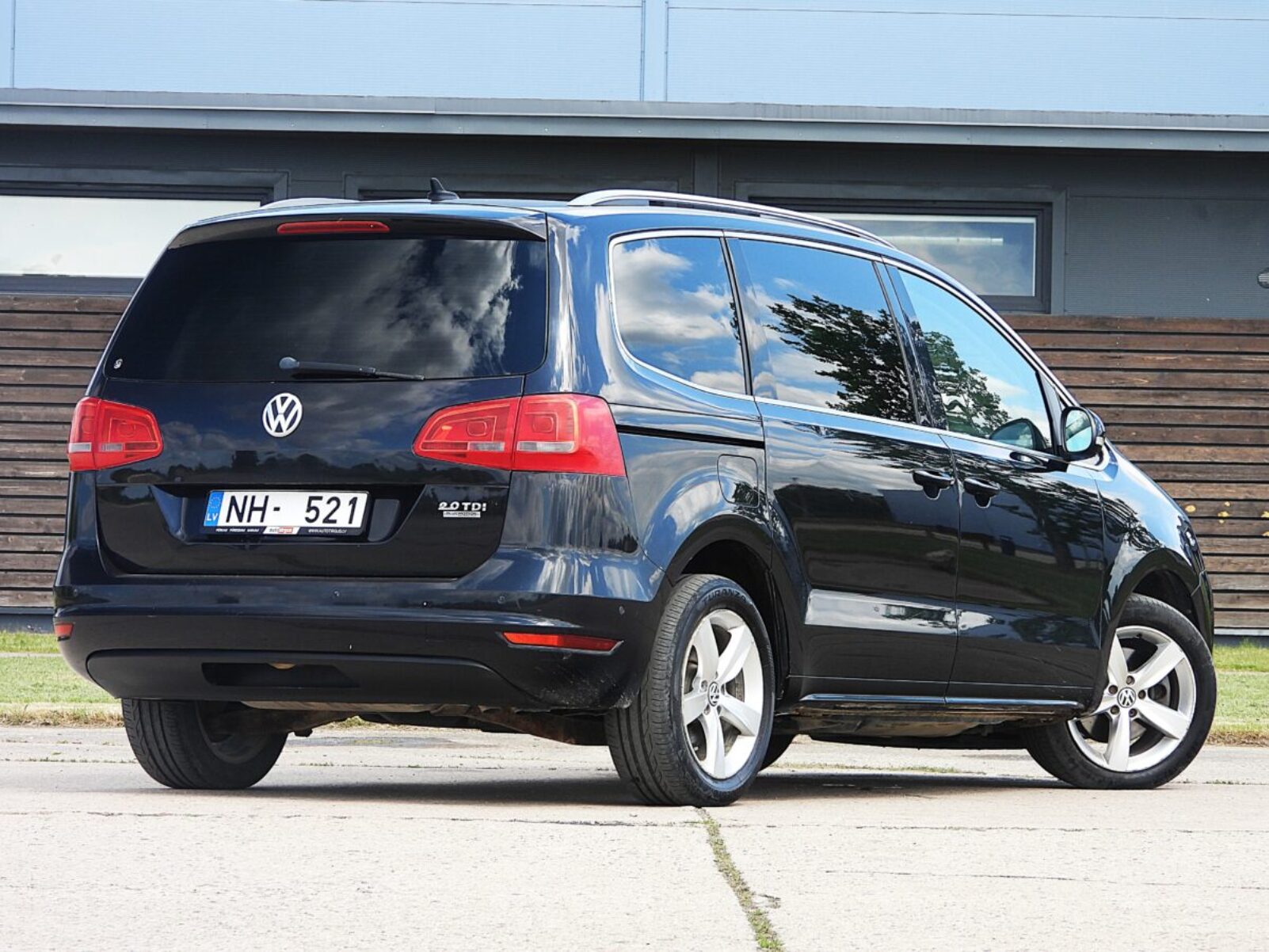 VW SHARAN