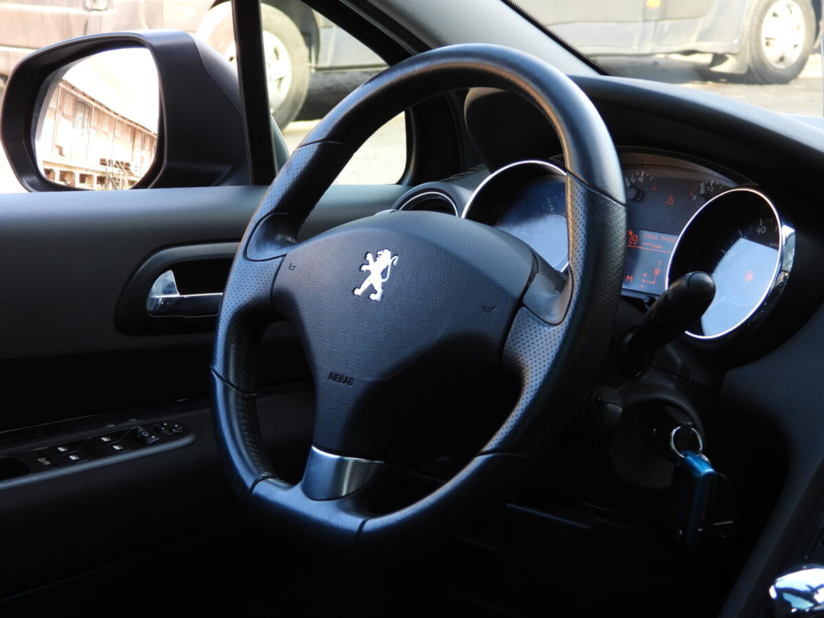 PEUGEOT 5008