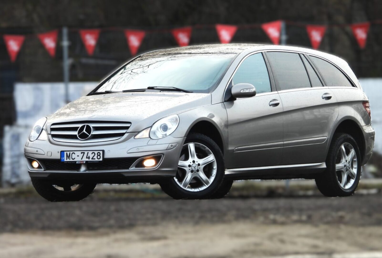 MERCEDES BENZ R320