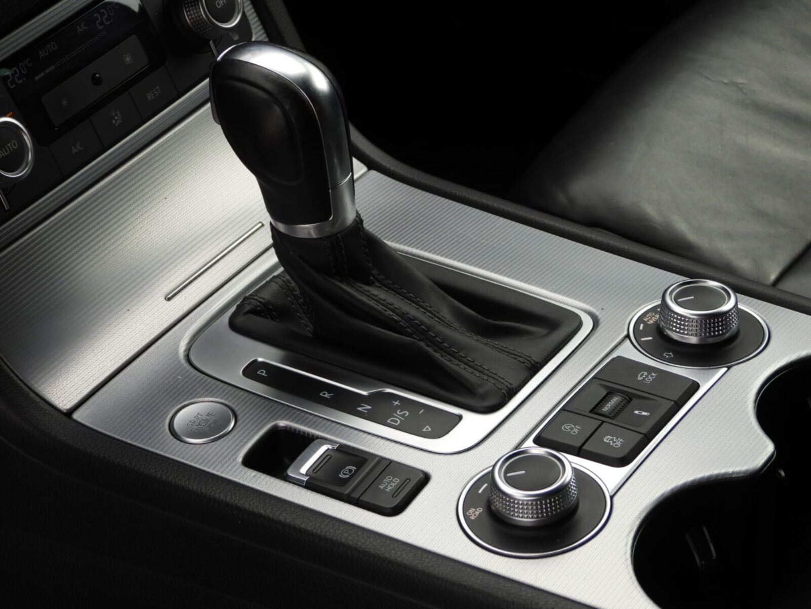VW TOUAREG R-LINE