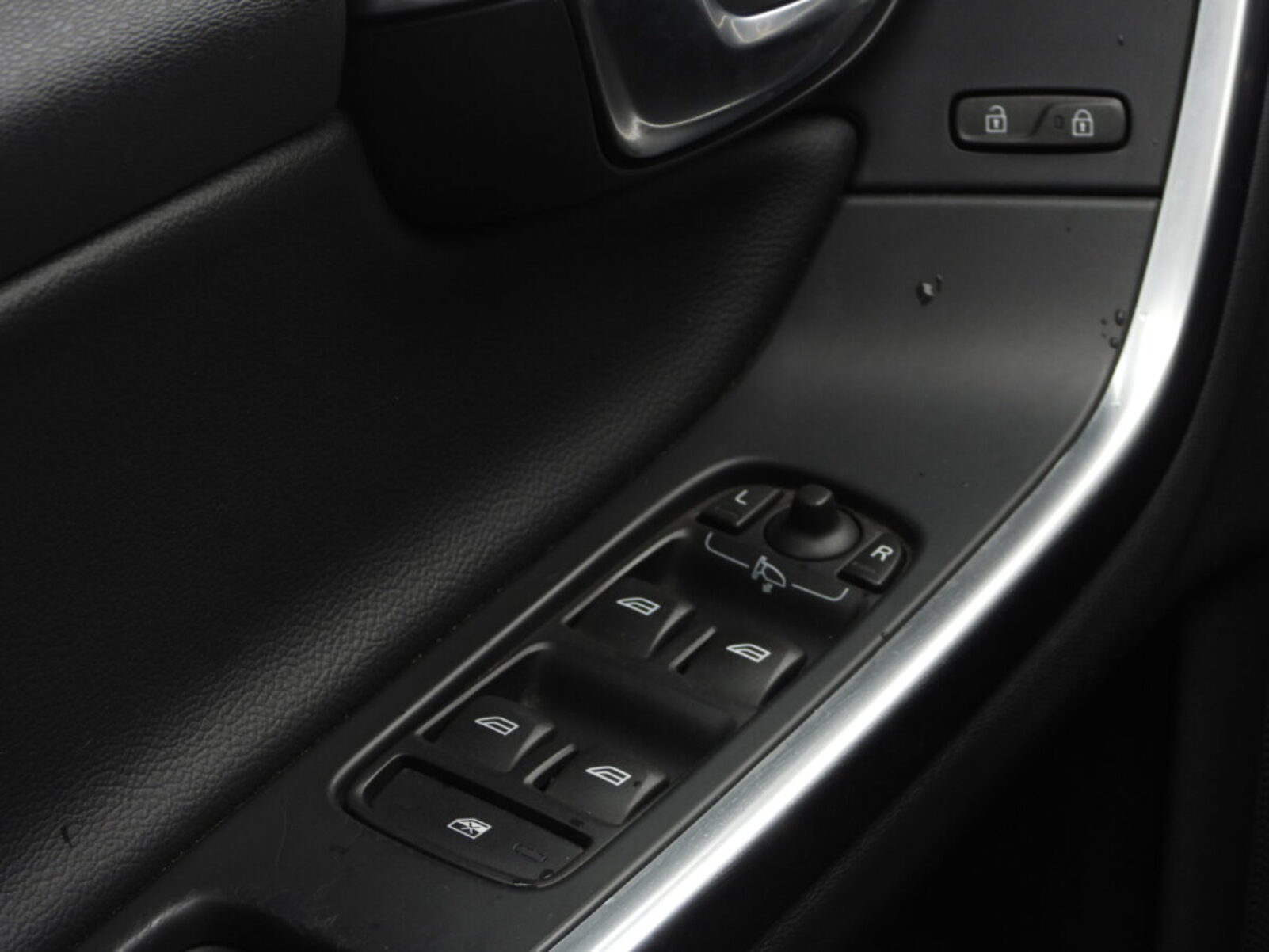 VOLVO V60 PLUG IN HYBRID