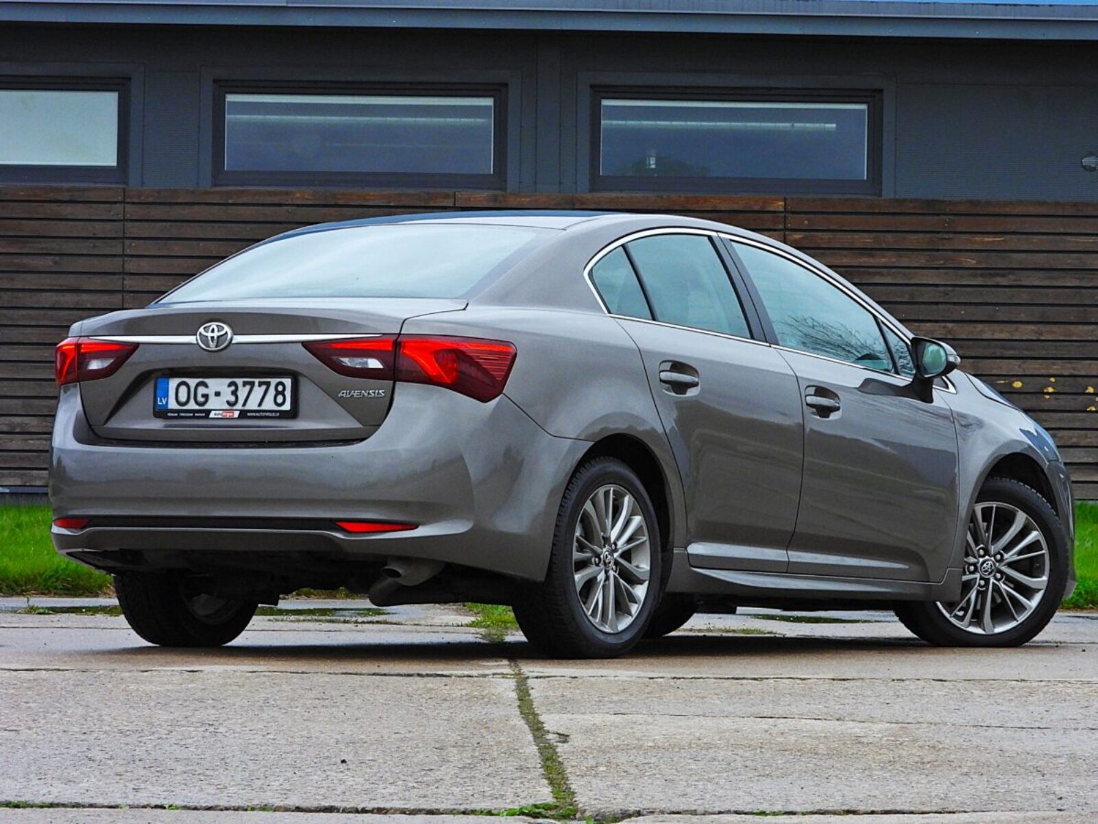 TOYOTA AVENSIS